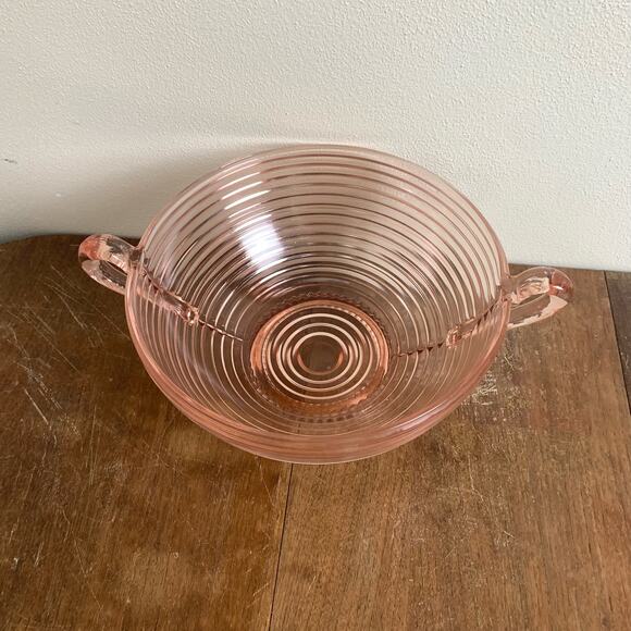 Anchor Hocking 1930s Pink Manhattan Depression‎ glass pedestal bowl with handles - Picture 3 of 7